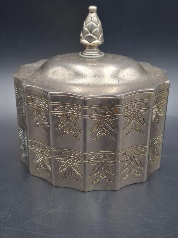 Godinger Silver Plated Jewelry / Trinket Box - Scalloped & Lid with Velvet Interior