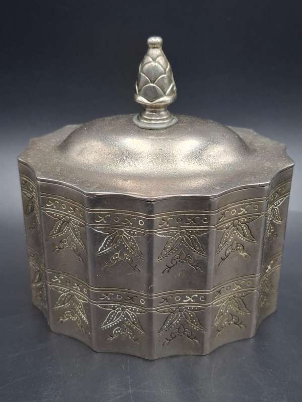 Godinger Silver Plated Jewelry / Trinket Box - Scalloped & Lid with Velvet Interior