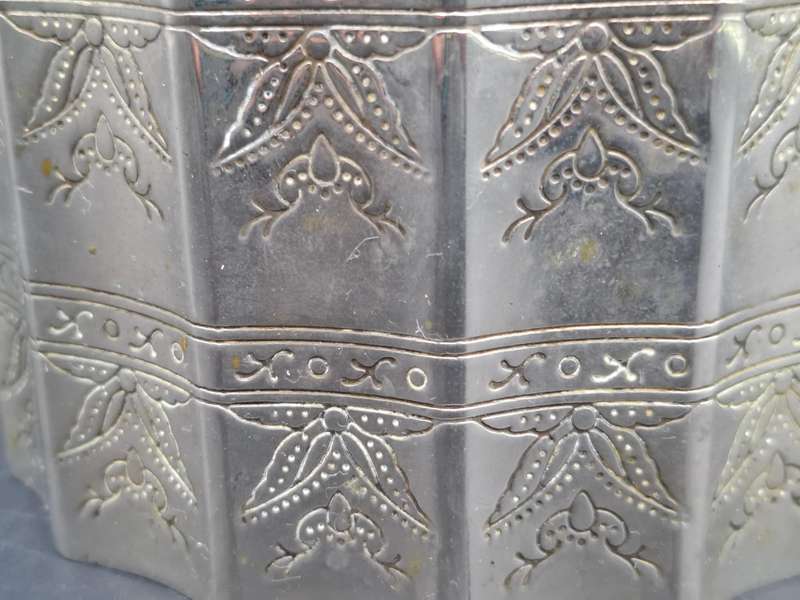 Godinger Silver Plated Jewelry / Trinket Box - Scalloped & Lid with Velvet Interior