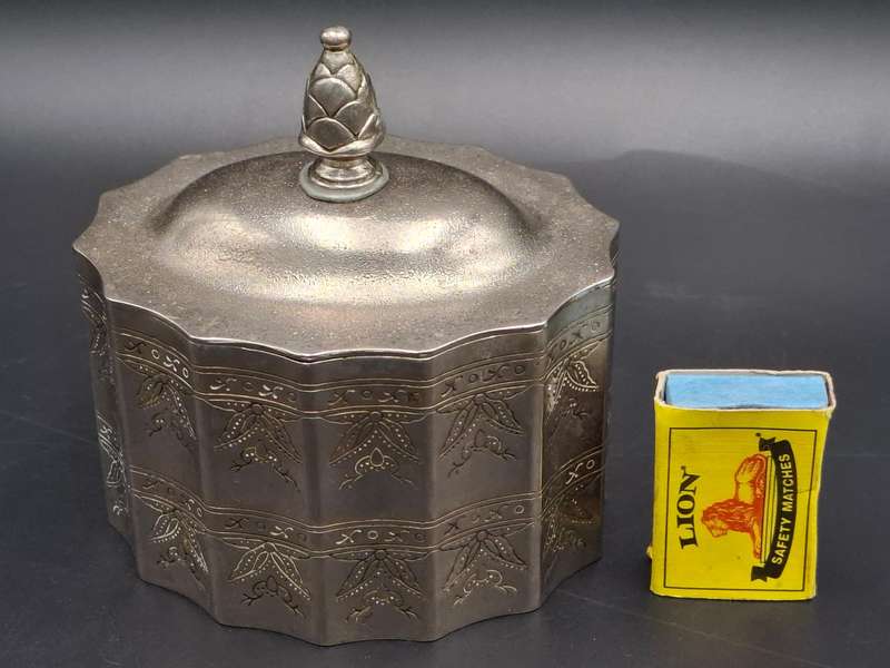Godinger Silver Plated Jewelry / Trinket Box - Scalloped & Lid with Velvet Interior
