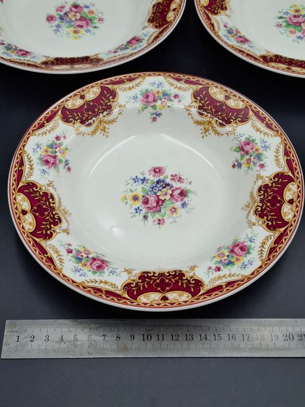Vintage Barratts' of Balmoral Plates x 3 - 23cm diameter