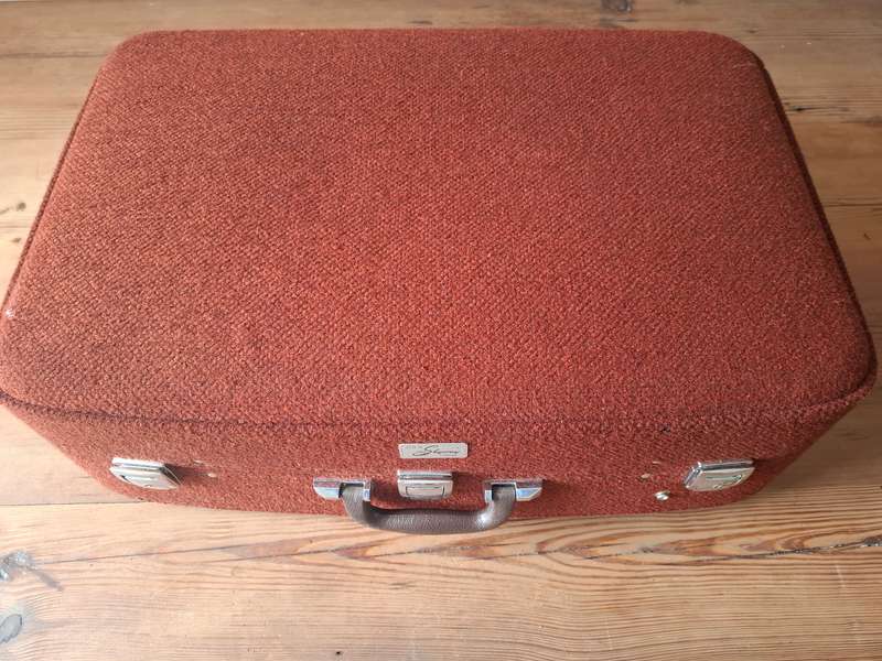 Vintage Skyway USA Rust Colour Tweed suitcase with Metal Clips & Brown Interior - Great Condition