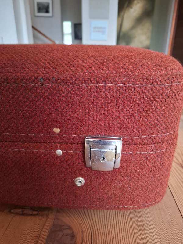 Vintage Skyway USA Rust Colour Tweed suitcase with Metal Clips & Brown Interior - Great Condition