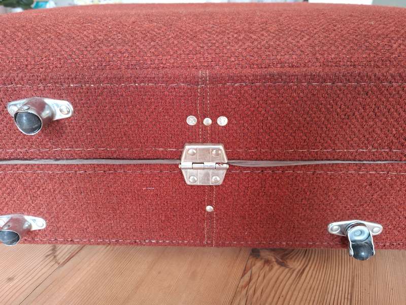 Vintage Skyway USA Rust Colour Tweed suitcase with Metal Clips & Brown Interior - Great Condition