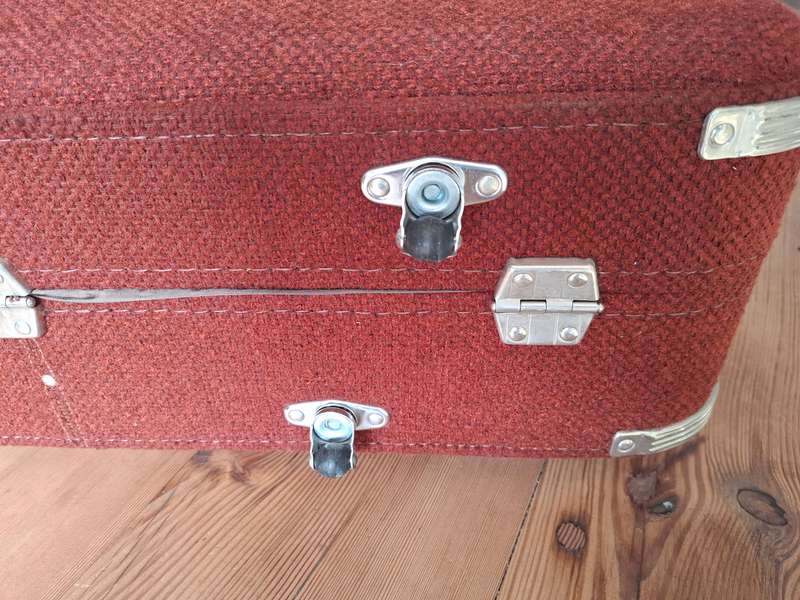 Vintage Skyway USA Rust Colour Tweed suitcase with Metal Clips & Brown Interior - Great Condition