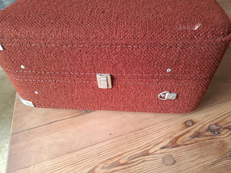Vintage Skyway USA Rust Colour Tweed suitcase with Metal Clips & Brown Interior - Great Condition