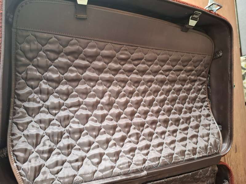 Vintage Skyway USA Rust Colour Tweed suitcase with Metal Clips & Brown Interior - Great Condition