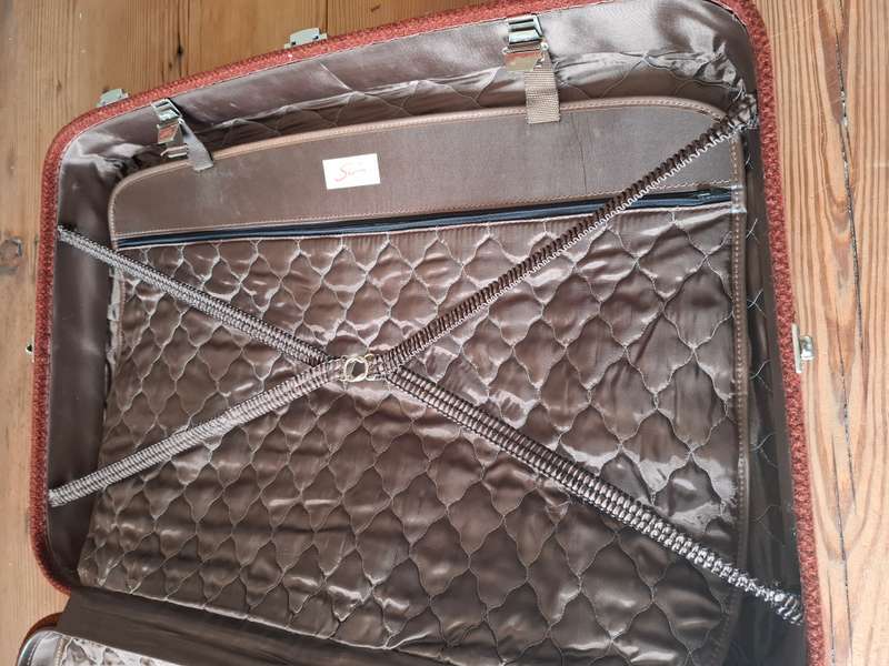 Vintage Skyway USA Rust Colour Tweed suitcase with Metal Clips & Brown Interior - Great Condition
