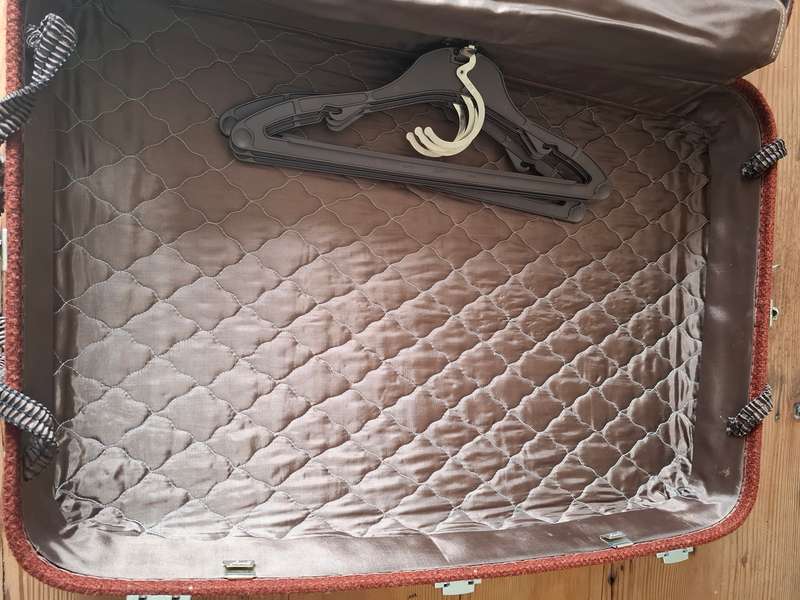 Vintage Skyway USA Rust Colour Tweed suitcase with Metal Clips & Brown Interior - Great Condition