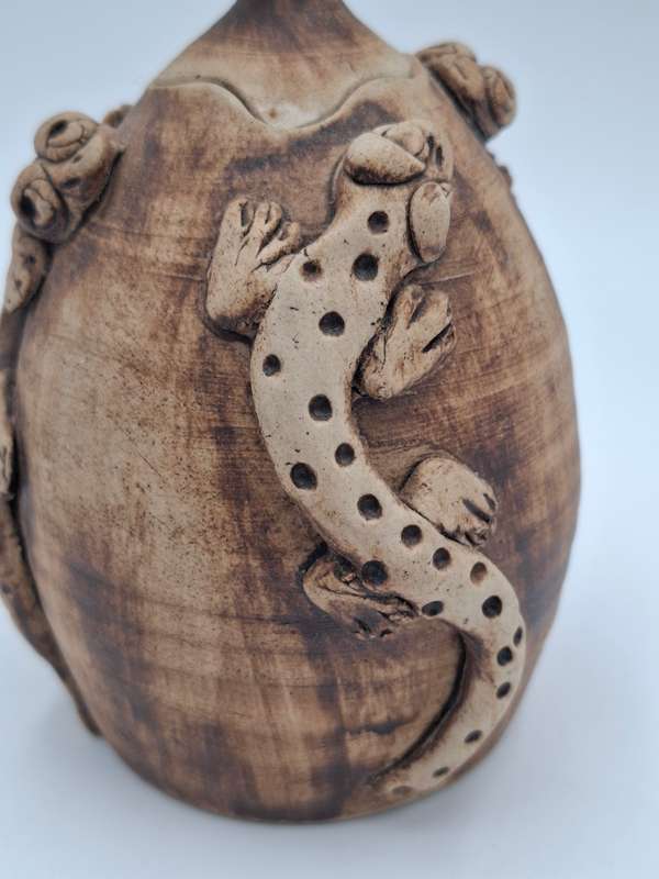 Gecko Themed Pottery Container with a Wick - Unique piece ? 12cm High