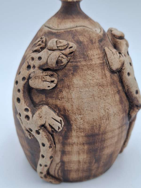 Gecko Themed Pottery Container with a Wick - Unique piece ? 12cm High
