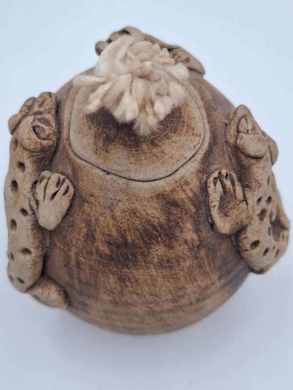 Gecko Themed Pottery Container with a Wick - Unique piece ? 12cm High
