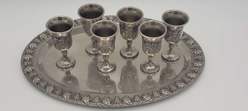 Vintage Shabbat Kiddush Set - 6 Cups and a Tray - Vines and Grapes Pattern