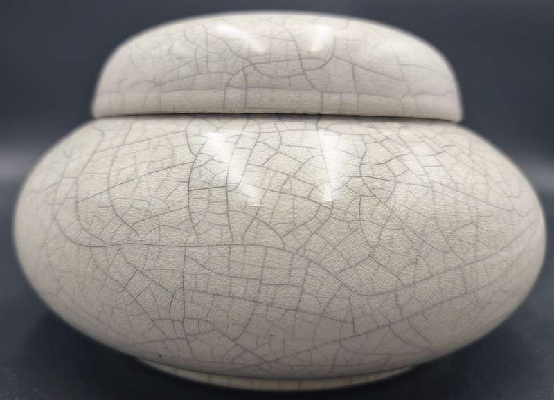 Vintage Chinese Style Ceramic Tea Caddy with Unique Crackle Glaze