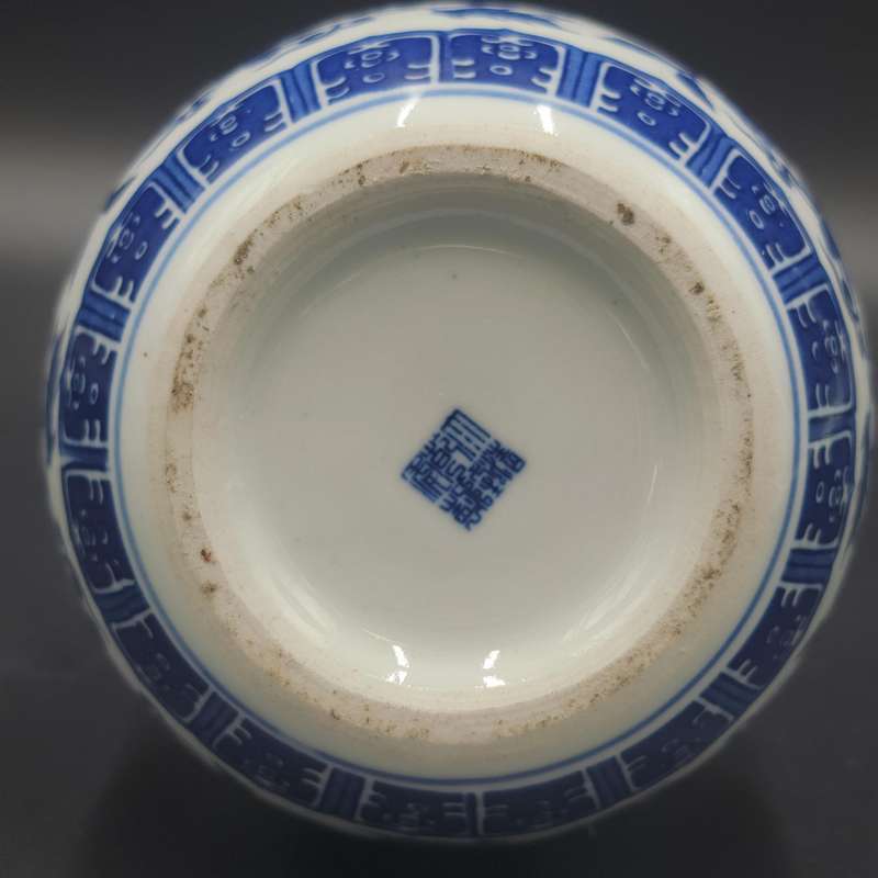 Vintage Oriental Porcelain Vase with Blue & White Hand-painted Design - Elegant shape