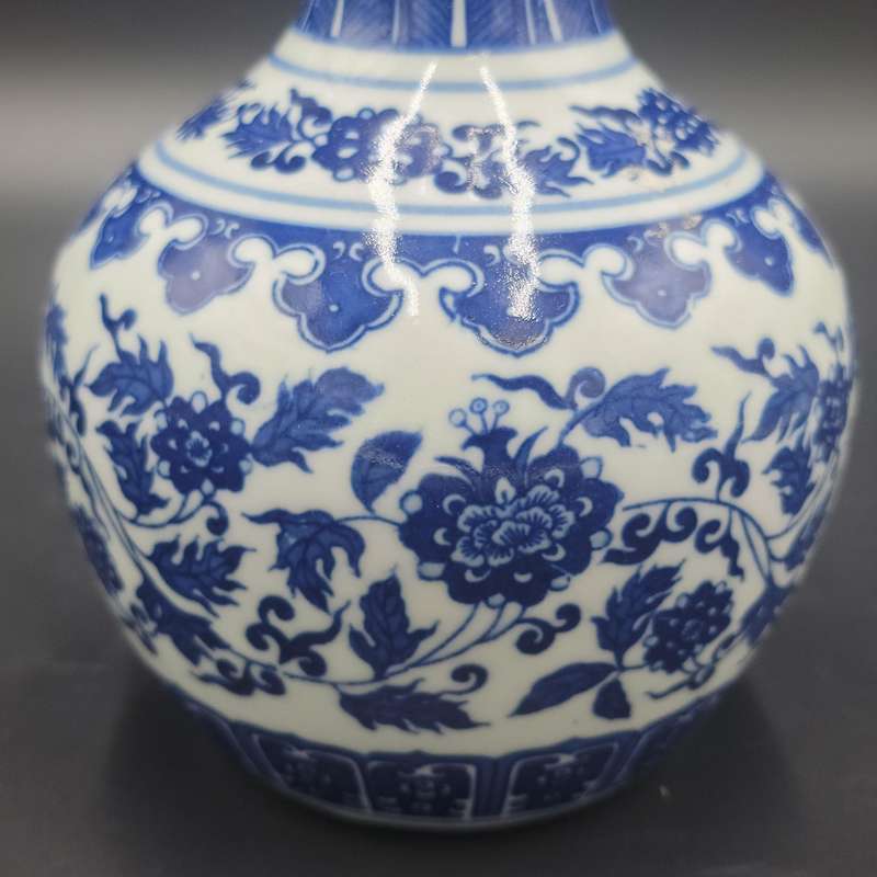 Vintage Oriental Porcelain Vase with Blue & White Hand-painted Design - Elegant shape