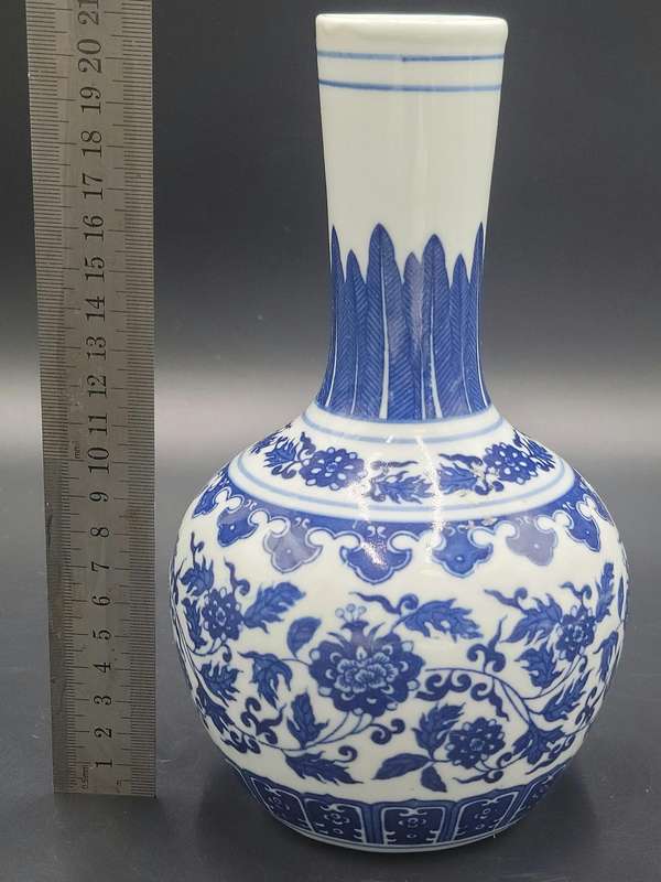 Vintage Oriental Porcelain Vase with Blue & White Hand-painted Design - Elegant shape