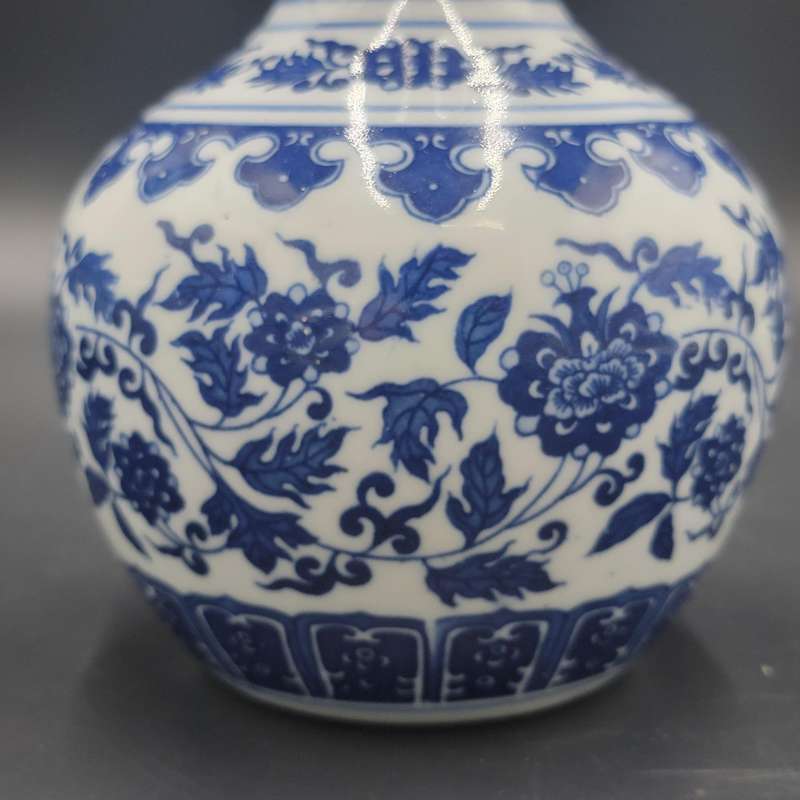 Vintage Oriental Porcelain Vase with Blue & White Hand-painted Design - Elegant shape
