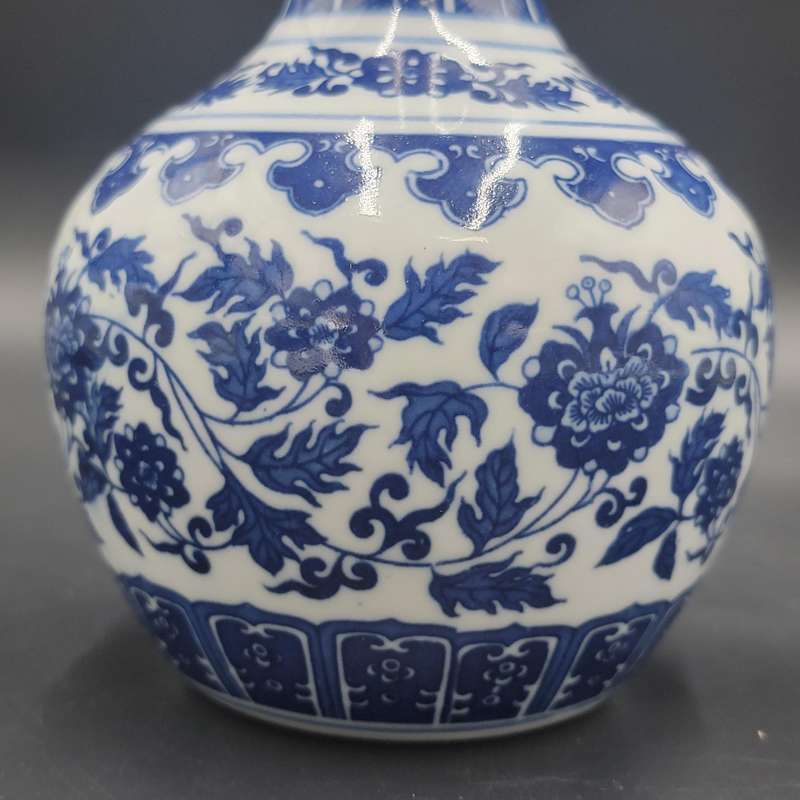 Vintage Oriental Porcelain Vase with Blue & White Hand-painted Design - Elegant shape