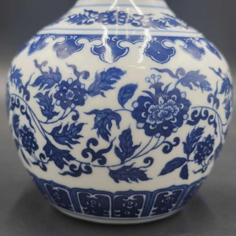Vintage Oriental Porcelain Vase with Blue & White Hand-painted Design - Elegant shape