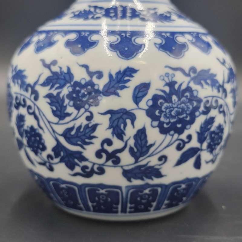 Vintage Oriental Porcelain Vase with Blue & White Hand-painted Design - Elegant shape