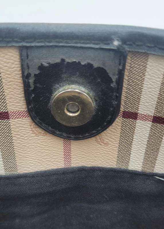 Burberry Day Bag with an interior Small Make-up Bag - No Strap & wear on Black Trim
