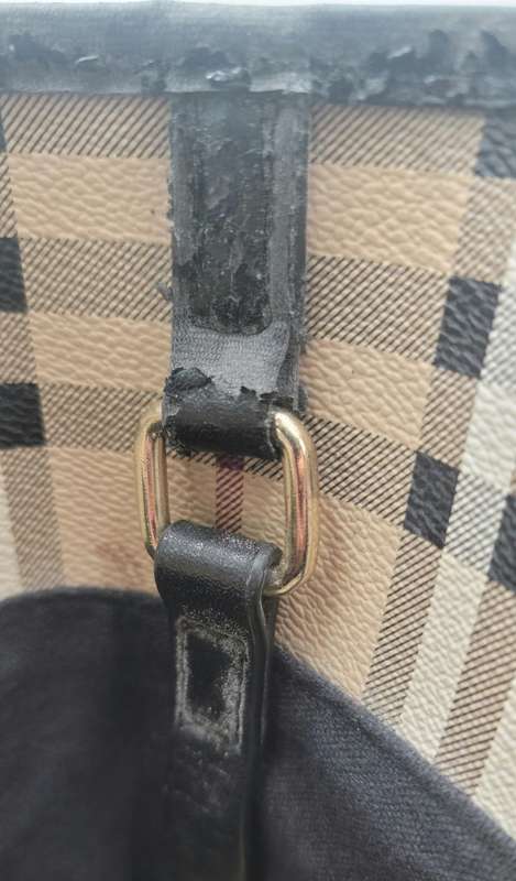 Burberry Day Bag with an interior Small Make-up Bag - No Strap & wear on Black Trim