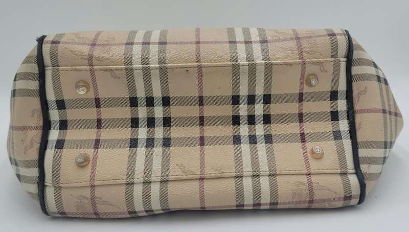 Burberry Day Bag with an interior Small Make-up Bag - No Strap & wear on Black Trim