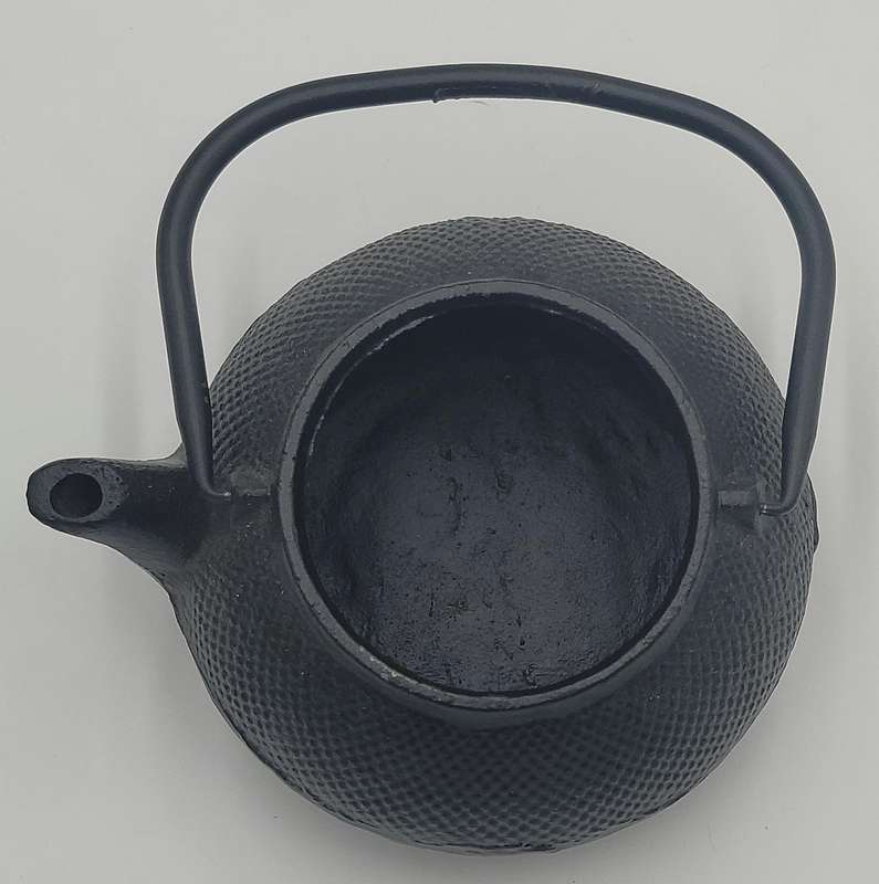 Vintage Japanese Style Teapots in Cast Iron - 2 Pots in different sizes - Great Condition