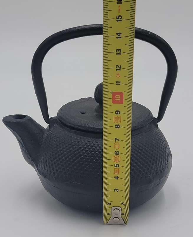 Vintage Japanese Style Teapots in Cast Iron - 2 Pots in different sizes - Great Condition