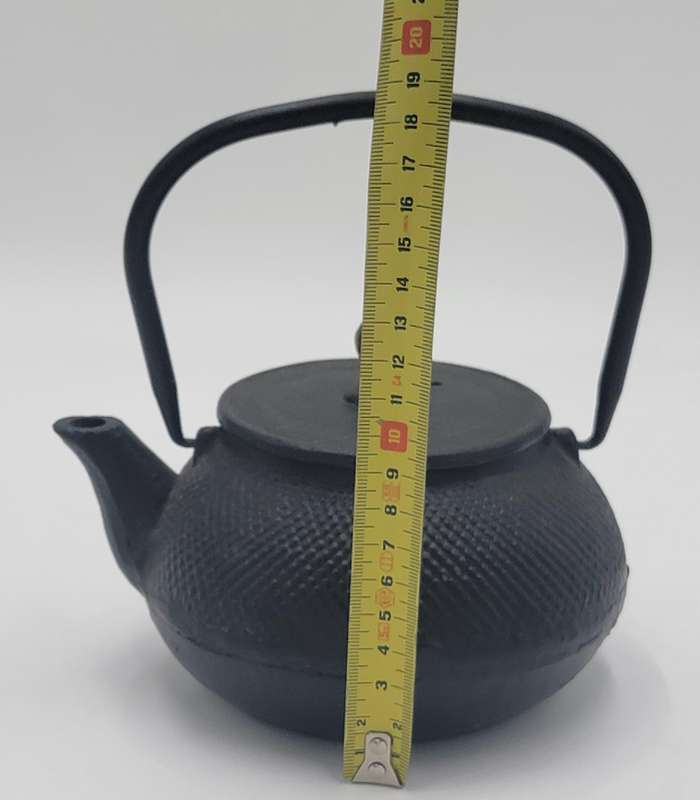 Vintage Japanese Style Teapots in Cast Iron - 2 Pots in different sizes - Great Condition