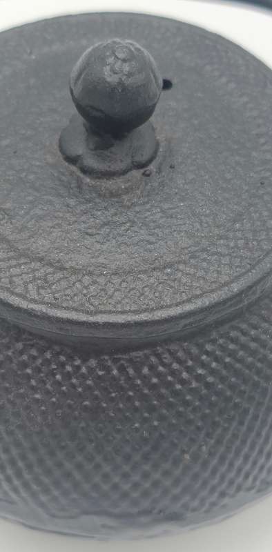 Vintage Japanese Style Teapots in Cast Iron - 2 Pots in different sizes - Great Condition