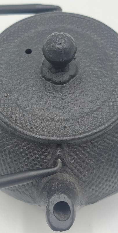 Vintage Japanese Style Teapots in Cast Iron - 2 Pots in different sizes - Great Condition