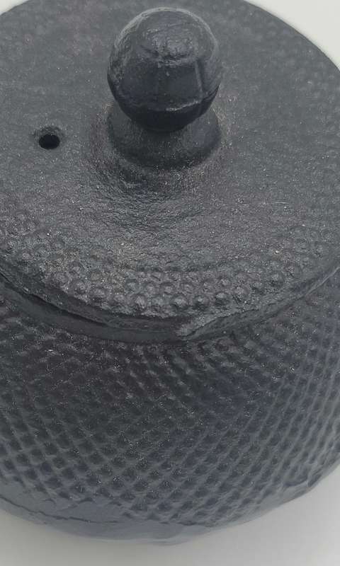 Vintage Japanese Style Teapots in Cast Iron - 2 Pots in different sizes - Great Condition