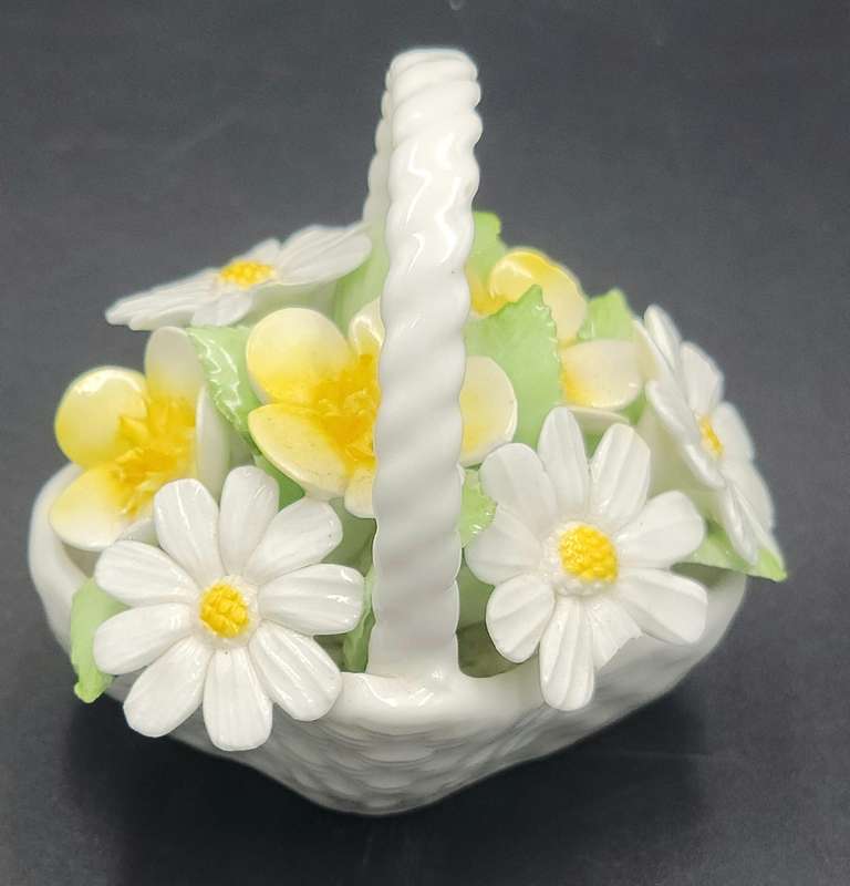 Vintage Royal Doulton Porcelain Floral Yellow & White Daisy Basket