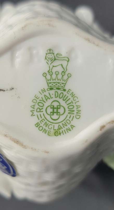 Vintage Royal Doulton Porcelain Floral Yellow & White Daisy Basket