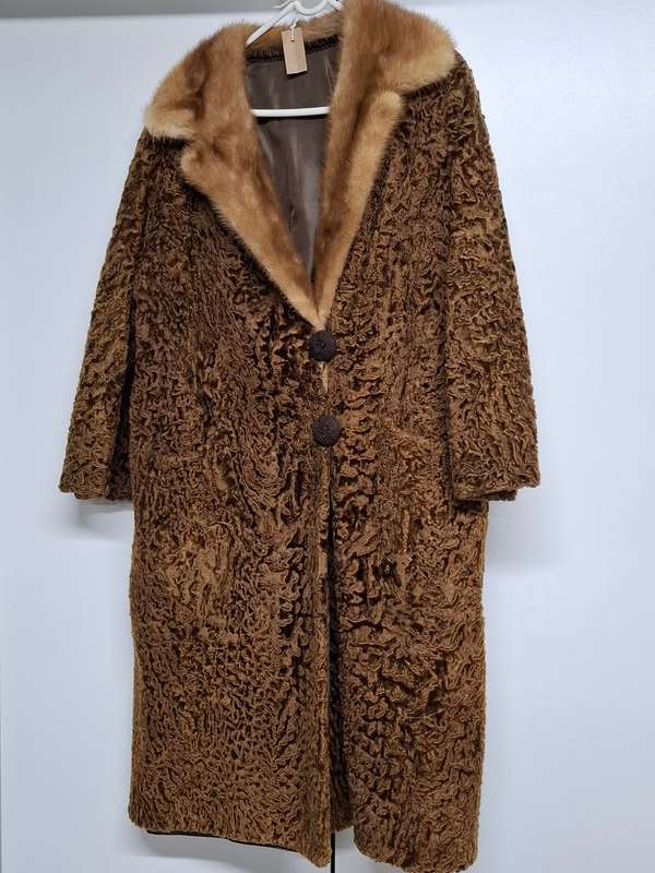 Vintage Karakul ladies coat - caramel with a warm gold hue and fur collar - superb condition