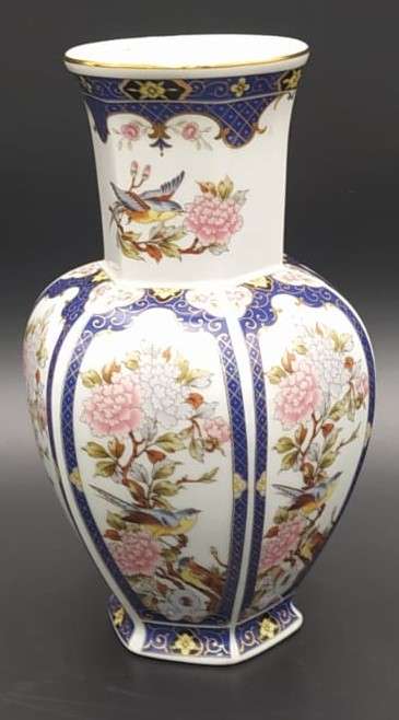 Vintage Imari Style Vase - 6-sided with Blue & Gold Trim with Floral Inner designs - 20cm high