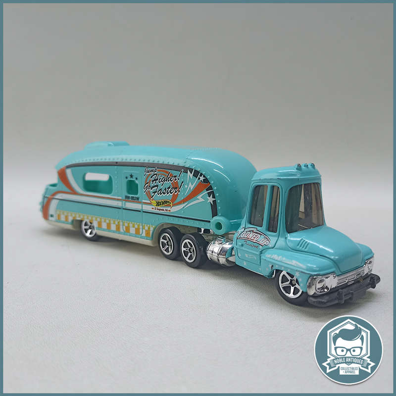 Die Cast Metal Hotwheels Tooned Up Transport - Detachable Trailer and car!!