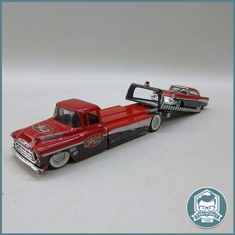 Maisto Hauler - 1957 Chevy Oldies Towing Red & Black!!