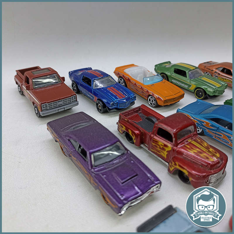 Large Die Cast Metal Hotwheels/Matchbox Classics Collection - Bid For All!!