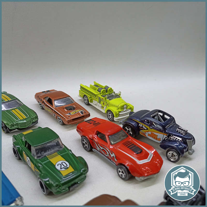 Large Die Cast Metal Hotwheels/Matchbox Classics Collection - Bid For All!!