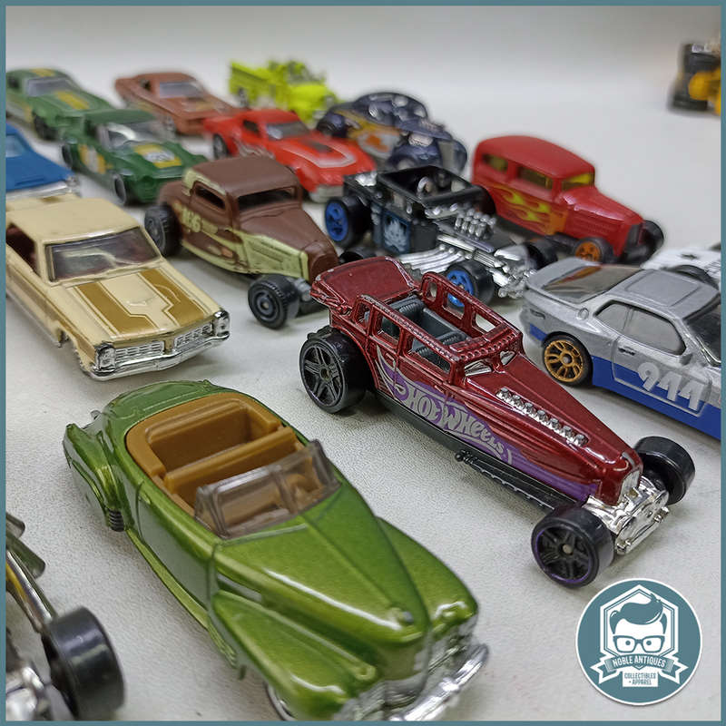 Large Die Cast Metal Hotwheels/Matchbox Classics Collection - Bid For All!!