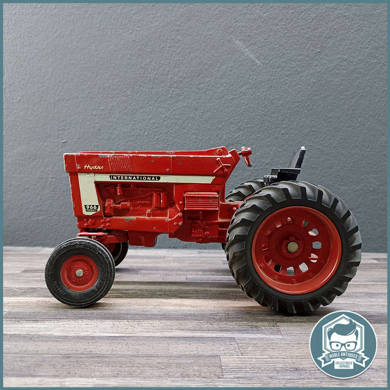 Large Vintage Metal Ertl Farmall 966 Hydro Tractor 1/16 Scale!!!