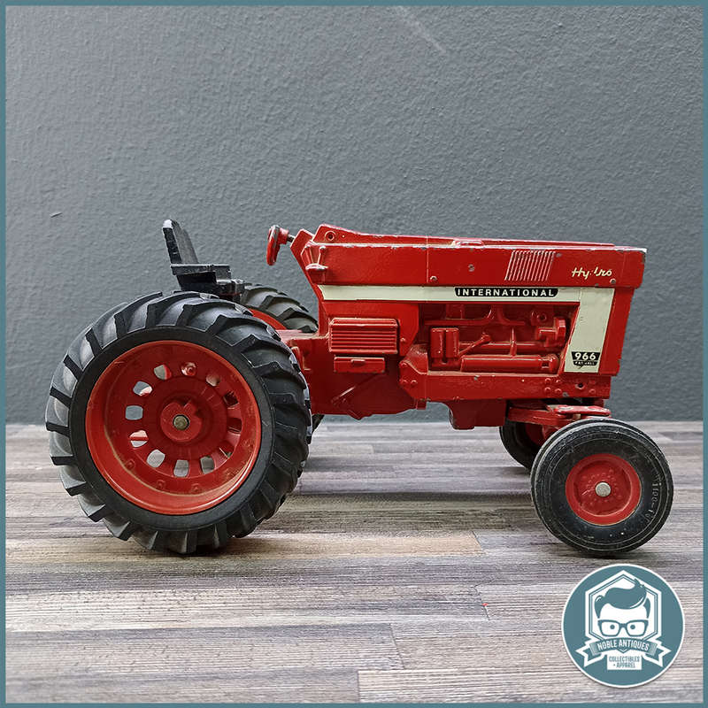 Large Vintage Metal Ertl Farmall 966 Hydro Tractor 1/16 Scale!!!