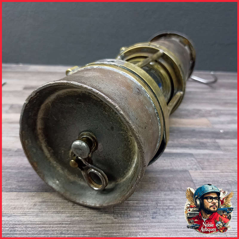 Vintage Brass and Metal Wolf Safety Miners Lamp!!!