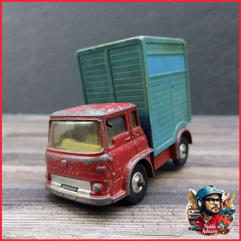 Corgi Toys Bedford Tractor Unit Chipperfield Circus