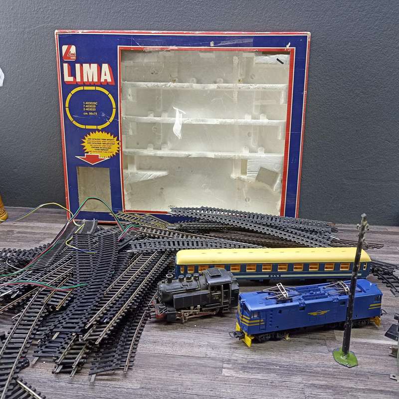 Vintage SAR Blie Train HO Sclae Train Set, Lima , Black Loco Fleischmann
