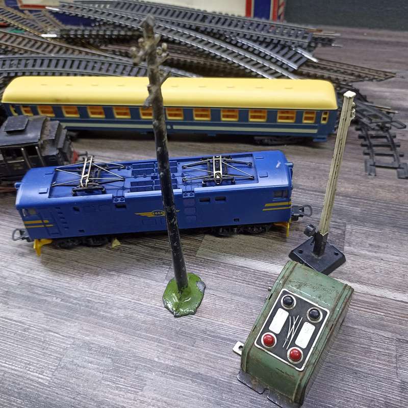 Vintage SAR Blie Train HO Sclae Train Set, Lima , Black Loco Fleischmann