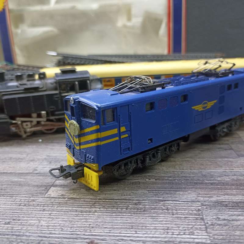 Vintage SAR Blie Train HO Sclae Train Set, Lima , Black Loco Fleischmann